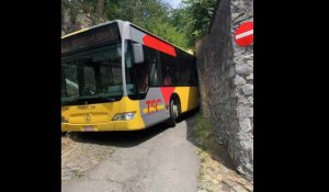 Huy: bus coincé rue Yerpen
