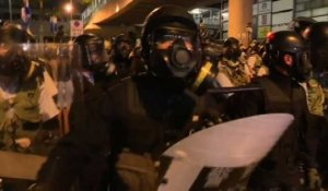 La police de Hong Kong évacue les manifestants