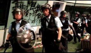La police de Hong Kong reprend le contrôle du parlement