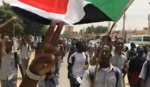 Des étudiants soudanais manifestent contre les dirigeants militaires