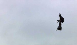 14 juillet: un "homme volant" au-dessus des Champs-Elysées