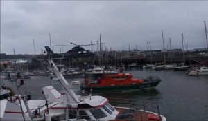 Une impressionnante démonstration de l'hélicoptère de la Marine dans le port de Boulogne-sur-Mer