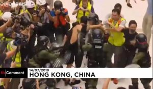 Scènes de violence dans un centre commercial de Hong Kong