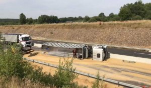 Un camion d'orge renversé sur l'A304