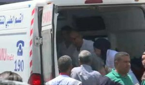 Des ambulances arrivent sur les lieux d'un attentat à Tunis