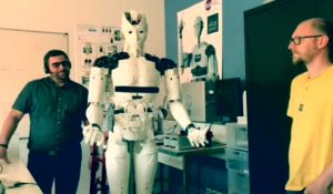 Néo, le robot humanoïde en action