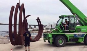 Martigues : des sculptures de Bernar Venet s'installe en ville
