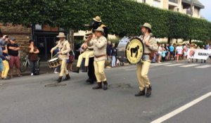 Saint-Malo. La parade des nations de la 24e édition des Folklores du Monde