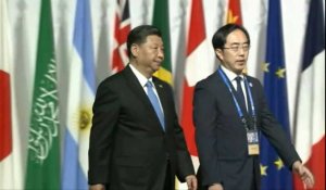 Le président chinois Xi arrive pour la photo de famille au G20