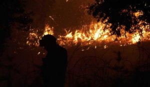 Les pompiers luttent contre les incendies de forêt au Portugal