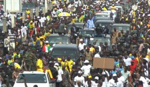 Des milliers de Guinéens manifestent pour soutenir le président dans la crise
