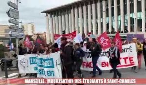 Marseille : les étudiants en route vers le cortège