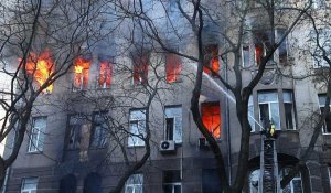 Ukraine: un mort, 14 disparus dans l'incendie d'un immeuble