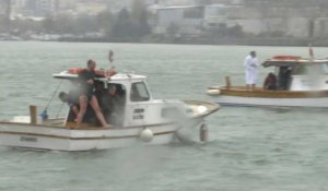 Turquie: plongeon glacé dans la Corne d'Or pour célébrer l'Epiphanie