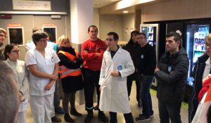 Grève du 17 décembre à Lisieux. À l'hôpital, les hospitaliers assignés dans le hall