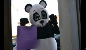 Le panda « Calinou » livre le petit-déjeuner à domicile 