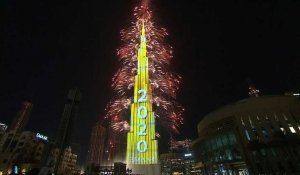 L'horloge sonne minuit à Dubaï et annonce la nouvelle année