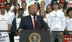 Destitution: Trump accuse les médias et les démocrates lors d'un meeting