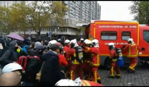"Gilets jaunes": à Paris, des individus tentent de perturber l'intervention de pompiers
