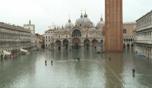 Venise à nouveau sous les eaux, la place Saint-Marc fermée