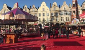 Arras: première matinée sous le soleil pour le marché de Noël 