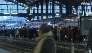 Grève dans les transports: lundi matin, des voyageurs toujours résignés