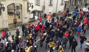 Grève du 10 décembre à Vannes. 900 personnes manifestent 