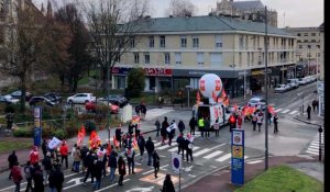 Beauvais. Une centaine d'irréductibles manifestent encore et toujours contre la réforme des retraites