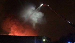 Roubaix: un incendie ravage un entrepôt rue Saint-Antoine