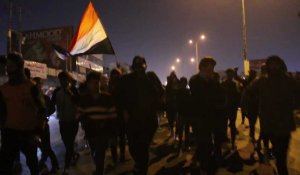 Irak: des manifestants brûlent des pneus pour bloquer des routes à Bassora