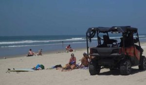Coronavirus: sur la plage d'Huntington Beach, les surfers font de la résistance