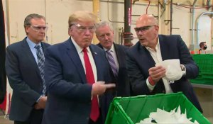 Coronavirus: A Phoenix, Trump visite une usine de masques sans en porter un
