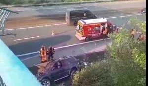 Bailleul : une voiture chute du pont d'autoroute