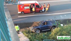 Une voiture chute d'un pont d'autoroute à Bailleul