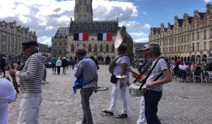 La brigade musicale La Globalade a animé la place des Héros à Arras