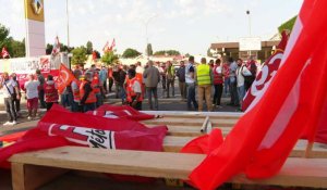 Renault: à Choisy-le-Roi, manifestation spontanée des salariés en grève