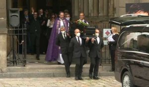 Dernier hommage à Guy Bedos: sortie du cercueil de l'église Saint-Germain-des-Prés