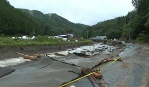 Japon: une route détruite après les pluies diluviennes
