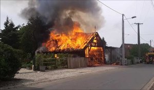 Une dépendance en feu à Berles-au Bois (62)