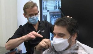 Déconfinement: premiers coups de ciseaux chez les coiffeurs pris d'assaut