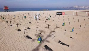 Brésil: cent tombes à Copacabana pour honorer les morts du Covid-19