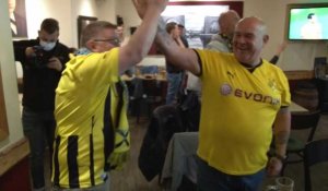 Bundesliga: faute de stade, des fans de Dortmund suivent le match dans un bar