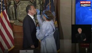Coronavirus : Le gouverneur de New York se fait dépister en direct (Vidéo)