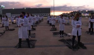Coronavirus: Les infirmières brésiliennes rendent hommage à leurs collègues disparus