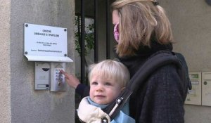 Réouverture des crèches: à Paris, des parents rassurés mais obligés de rester à la porte