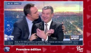 Christophe Delay fait un bisou à Nicolas Doze en direct sur BFM TV
