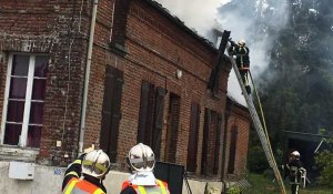 Une maison a été détruite par le feu à Audigny, un pompier a été blessé