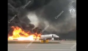 Russie : un avion en feu sur le principal aéroport de Moscou