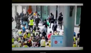 Amiens : la Caisse d'épargne vandalisée