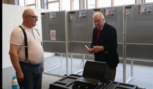 Elections: le roi Albert et la reine Paola ont voté à Laeken